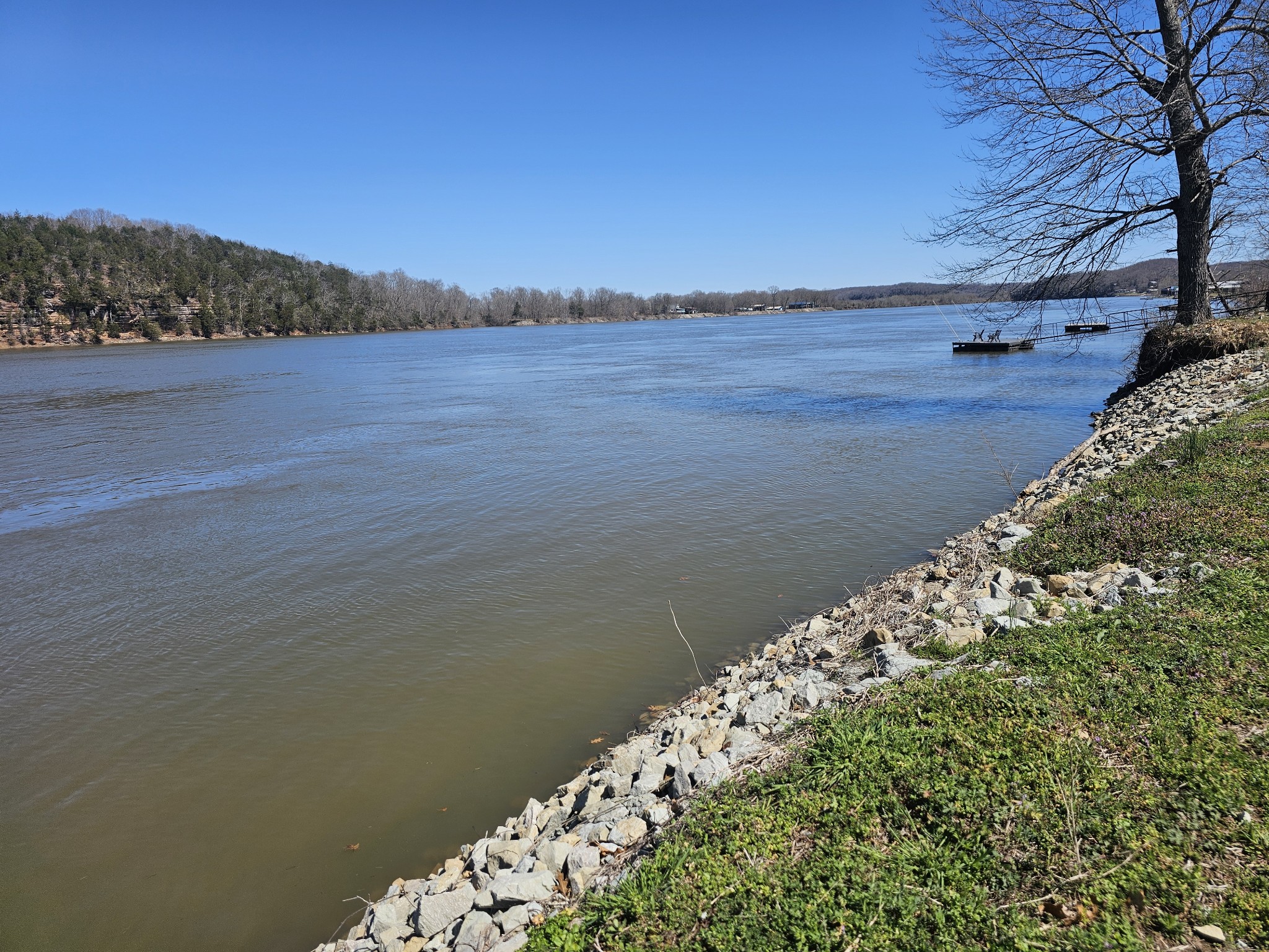 637 River Front Dr, Clifton, TN, 38425